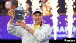 Елена Рыбакина US Open кубогын алған сәт. Нью-Йорк. 12 қыркүйек 2026 жыл.