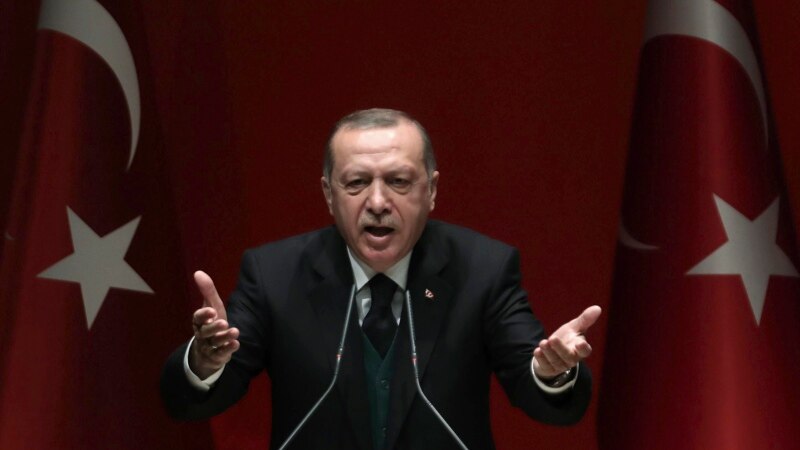 Erdogan Kosowanyň premýer-ministrine öz resmilerine gören çäresi üçin haýbat atýar