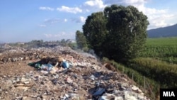 Депонијата во Струга, лоцирана на нецел километар од куќите во градот.
