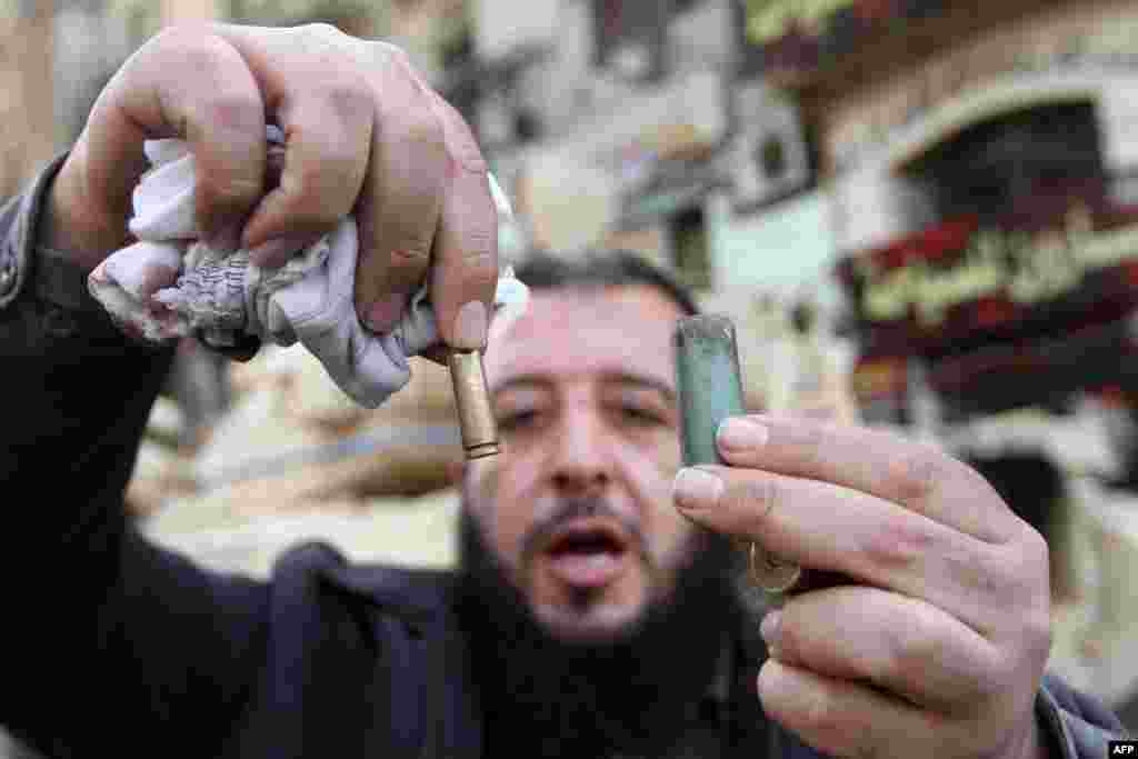 An Egyptian man displays empty bullet cartridges in Cairo&rsquo;s Tahrir Square on January 29, 2011.