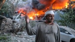 Поранений чоловік біля свого будинку. Наслідки російської повітряної атаки на Київ. 2 червня 2026 року