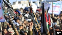 تجمع حوثی‌ها در صنعا، پایتخت یمن در حمایت از ایران و حزب‌الله لبنان