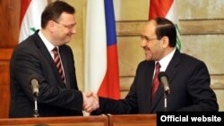 Премьер-министр Чехии Петр Нечас - слева