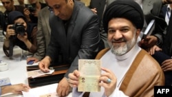 "Хезболланың" ирандық филиалының басшысы Мохаммад Харази президент сайлауына кандидат ретінде тіркелді. Тегеран, 9 мамыр 2013 жыл