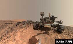 НАСА Марска жөнөткөн марсжүргү жашыл планетаны бургулоодо.