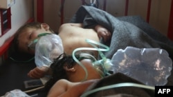Потерпілі діти з Хан-Шейхуна в лікарні після хімічної атаки, 4 квітня 2017 року