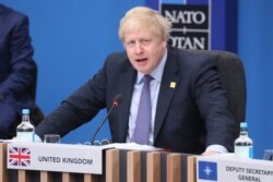 Прем’єр-міністр Великої Британії Борис Джонсон виступає під час пленарного засідання саміту НАТО неподалік Лондона. 4 грудня 2019 року