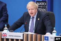Прем’єр-міністр Великої Британії Борис Джонсон виступає під час пленарного засідання саміту НАТО неподалік Лондона. 4 грудня 2019 року