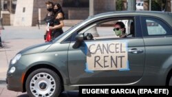 معترضان در برخی شهرهای آمریکا به خاطر بیکاری ناشی از کرونا خواستار بخشش اجاره شدند. یکم آوریل ۲۰۲۰