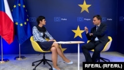 ევროკომისარ მარტა კოსთან პრაღაში ინტერვიუ ჩაწერა რადიო თავისუფლების ჟურნალისტმა რიკარდ იოზვიაკმა