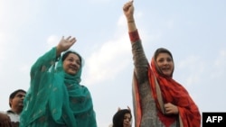 FILEMaryam Nawaz (R), daughter and Kulsoom Nawaz (L) wife of former Pakistan's premier Nawaz Sharif wave to supporters.