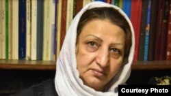 به حکم دادگاه انقلاب اسلامی، شهناز اکملی همچنین از هرگونه عضويت در فضای مجازی و گروه‌های سياسی محروم شده است.