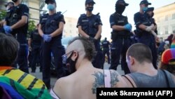 Увечері 7 серпня у Варшаві затримали 48 ЛГБТ-активістів під час акції, яка переросла в зіткнення з поліцією