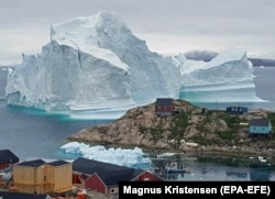 Айсберг у побережья Гренландии
