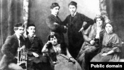 Первая татарская театральная труппа "Сайяр" — основоположники татарского театра. Фото 1908 года
