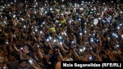 Акция протеста перед зданием парламента Грузии в Тбилиси