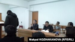 На суде по делу Сарфараза Хуссаина, обвиняемого в организации канала незаконной миграции. Алматы, 23 января 2015 года.