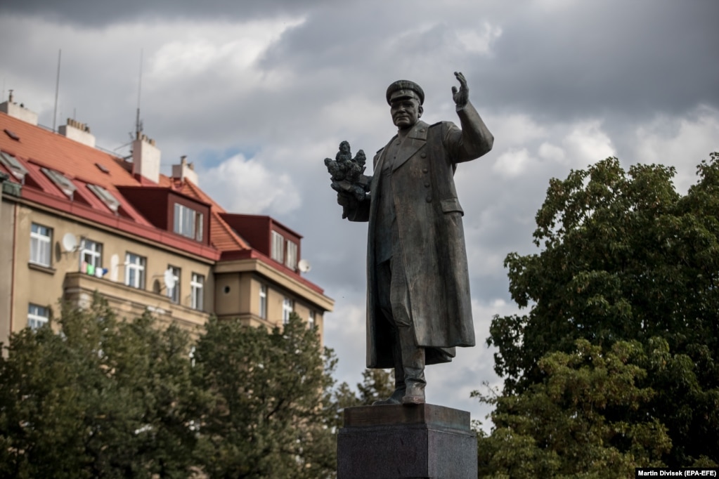 The monument to Ivan Stepanovic Konev as seen before the controversy in Prague.