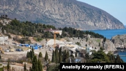 Будівельний майданчик біля гори Аю-Даг поблизу Гурзуфа. Архівне фото