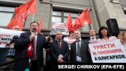 Protesters rally outside the Duma in Moscow on July 19.