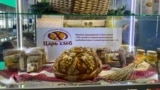 Стенд с продукцией севастопольского завода «Царь хлеб» на российской выставке «Золотая осень», 2021 год 