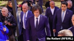 ფოტოზე: პრემიერ-მინისტრი, ირაკლი კობახიძე, პარლამენტის თავმჯდომარე მიხეილ პაპუაშვილი.