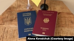 Український та німецький паспорти