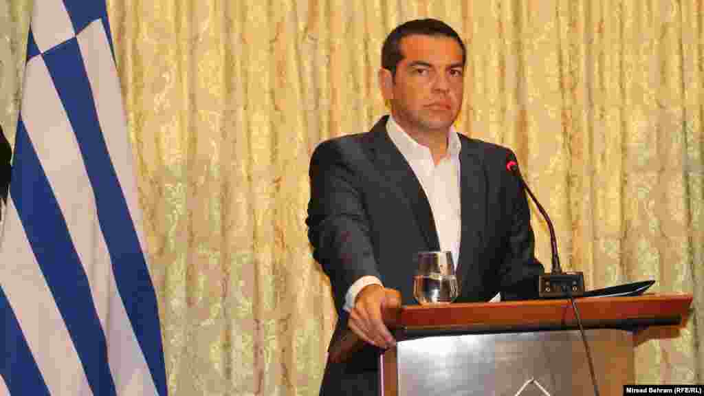 ГРЦИЈА - Грчкиот премиер Алексис Ципрас ја исклучи можноста за одржување предвремени парламентарни избори по оставката на министерот за надворешни работи Никос Коѕијас, истакнувајќи дека неговата Влада се уште има поддршка од мнозинството пратеници.