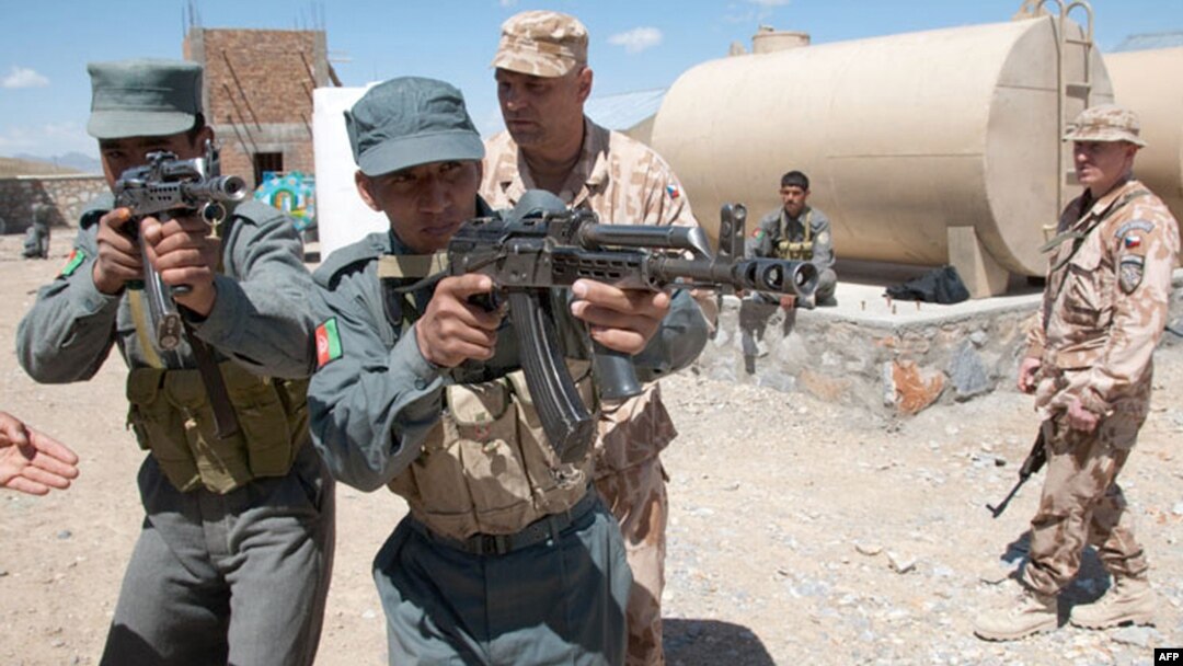 Afghan National Police are trained by a Czech provincial reconstruction team in Pul-e Alam in Logar Province in 2009.