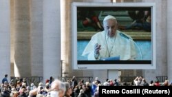 8 березня папа Римський Франциск вперше звернувся з недільною проповіддю до вірян за допомогою інтернет-трансляції
