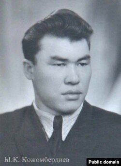 Кыргызский археолог Ысман Кожомбердиевич Кожомбердиев (1928—1988).