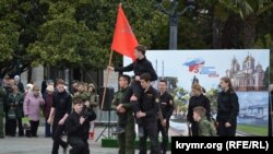 Воєнізовані вистави і паради відбуваються на всіх територіях, які контролює Росія, у тому числі і в Криму, 15 травня 2019 року