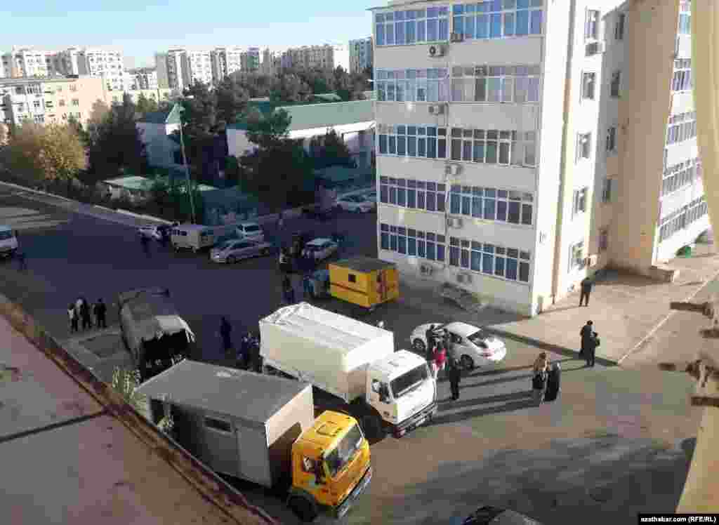 Aşgabadyň jaýlarynda gaz ölçeýjileri oturdylýar.