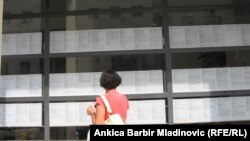 Ispred Zavoda za zapošljavanje u Zagrebu