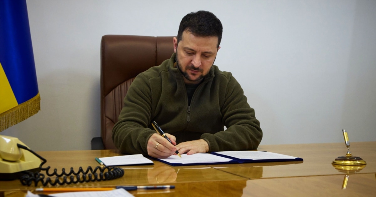 Зеленський увів у дію нові санкції РНБО. У списках – Арестович, Олешко та Бондаренко Зеленський увів у дію нові санкції РНБО. У списках – Арестович, Олешко та Бондаренко