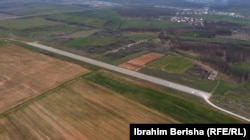 Aerodromi i braktisur i Malishevës.