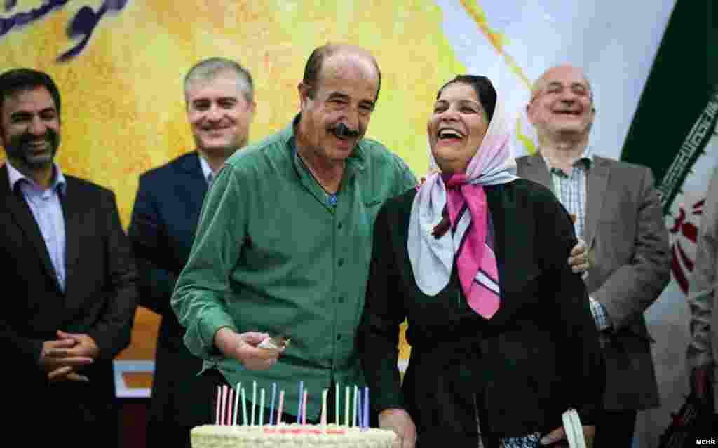 مراسم تولد و تقدیر از هنرمندان پیشکسوت توسط موسسه هنرمندان پیشکسوت در باغ زیبا برگزار شد.