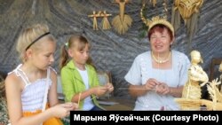 Майстар-кляс па саломапляценьні ад Сьвятланы Чэрнікавай