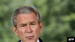 جرج بوش می گوید: خشونت در عراق به پايين ترين ميزان خود از بهار سال ۲۰۰۴ ميلادی رسيده است.(عکس:AFP)