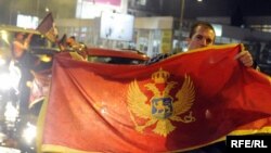 Slavlje pristalica Demokratske partije socijalista nakon izborne pobjede, Foto: Savo Prelević