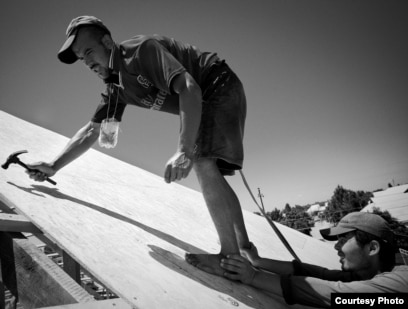 Жалаңаш қыздың медициналық тексеруден өткен видеосы