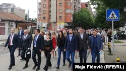 Funkcioneri Srpske liste sa predsednikom Goranom Rakićem (drugi s leve strane), Severna Mitrovica 21. jun 2020.