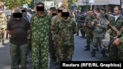 Ukraine -- Ukraine POWS paraded by separatists on Independence Day in Donetsk (August 24, 2014) REUTERS