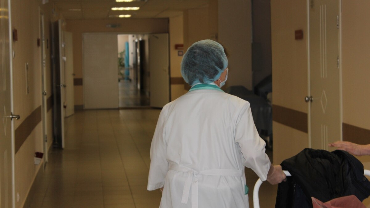 Деньги медработникам. Медики межрайонных больниц не получат выплаты. Медицинские работники и деньги. Доплаты медицинским работникам за коронавирус. Медики межрайонных больниц не получат выплаты.