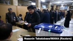 ایران کې د رأی ورکونې یو محل.