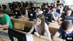 Архива - Екстерно тестирање во скопските училишта 27.05.2013.