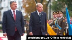 Ukrainanyň prezidenti Petro Poroşenko we Türkiýäniň prezidenti Rejep Taýýyp Erdogan