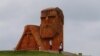 Неофициальный символ Нагорного Карабаха - монумент «Мы - наши горы»