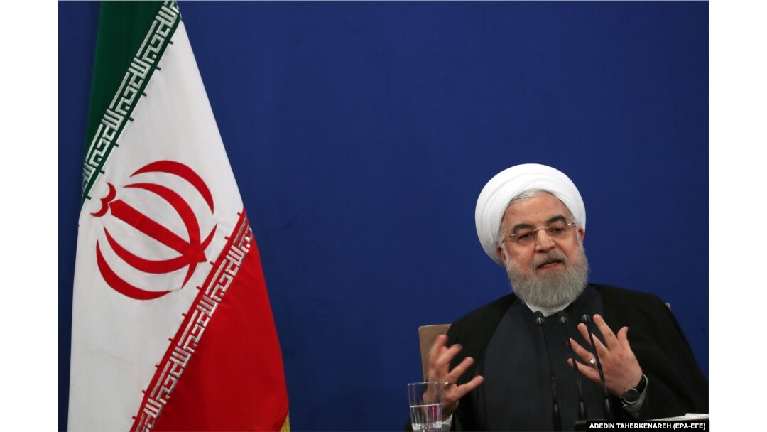 حسن روحانی در این نشست حداقل ۱۰ بار از کارنامه دولتش در حد عالی تعریف کرد