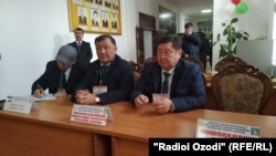 Нозирони байналмилалӣ дар яке аз нуқтаҳои раъйдиҳии Бохтар.